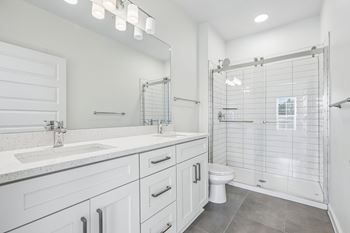 Frameless glass shower